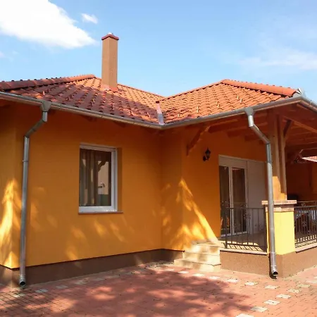 Semesterbostad Balatonmariafurdo, Somogy 1 *